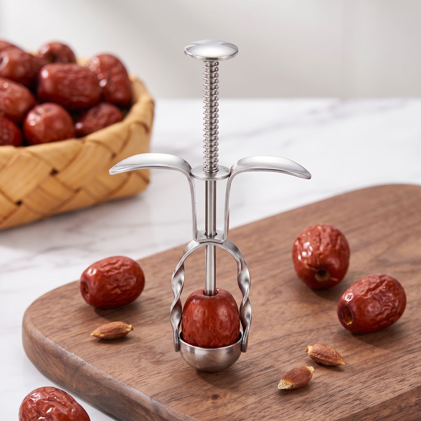 أداة إزالة نوى التمر الحمراء م - مراجعة Cherry Pitter Tool وسعره